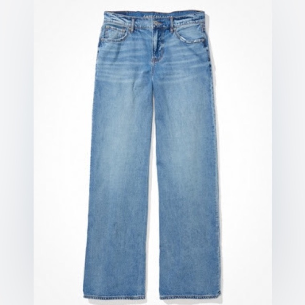 AE low-rise skater jean in size 2 short